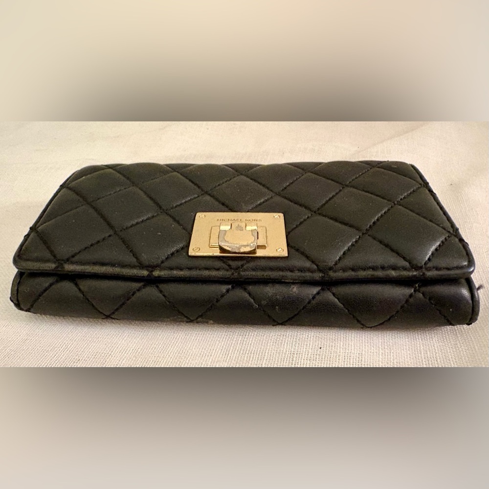 Michael Kors Quilted Leather Wallet Black Gold Turn Lock Luxe Designer - Picture 13 of 13